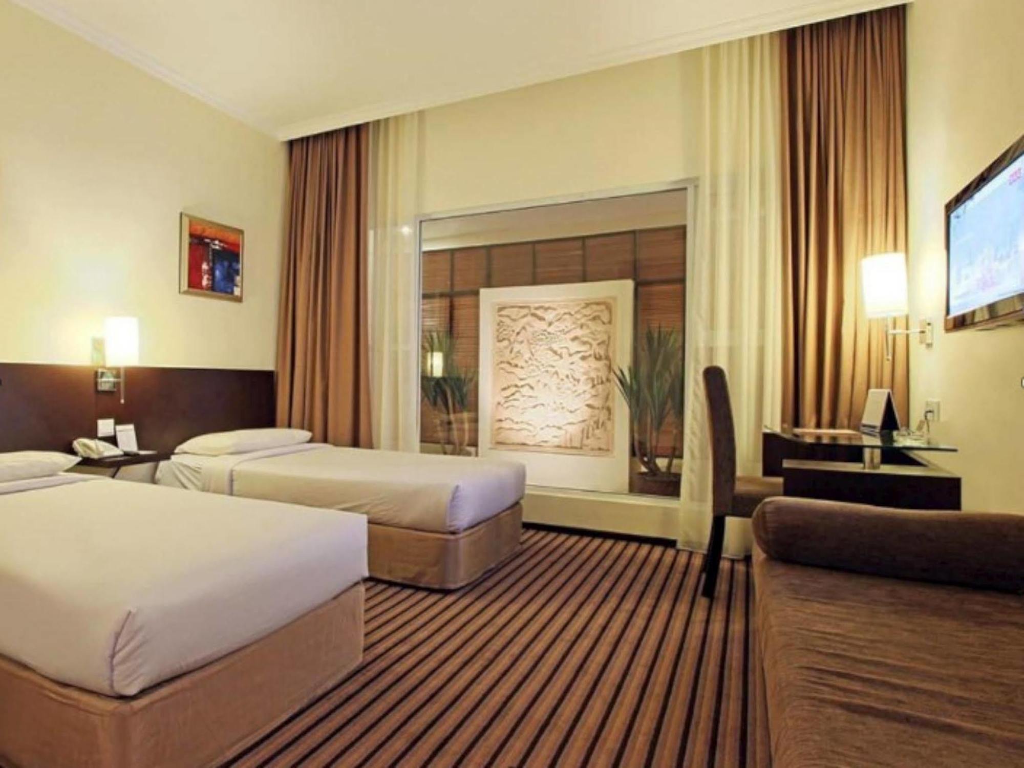 Harmoni One Convention Hotel And Service Apartments Batam Eksteriør bilde