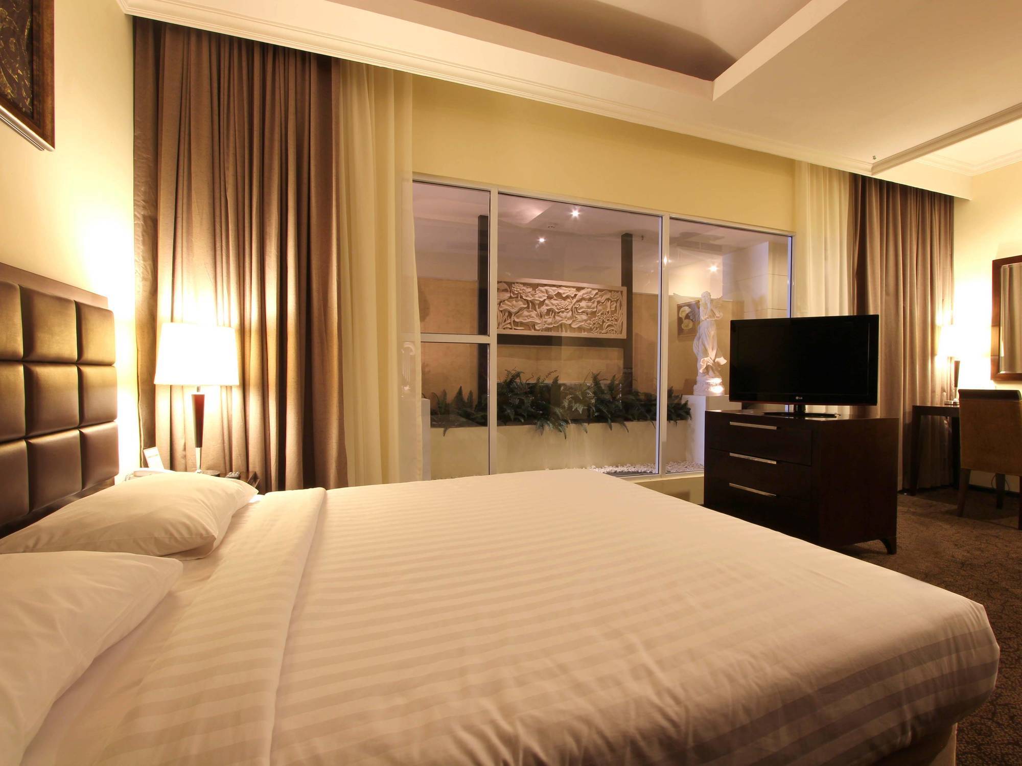 Harmoni One Convention Hotel And Service Apartments Batam Eksteriør bilde